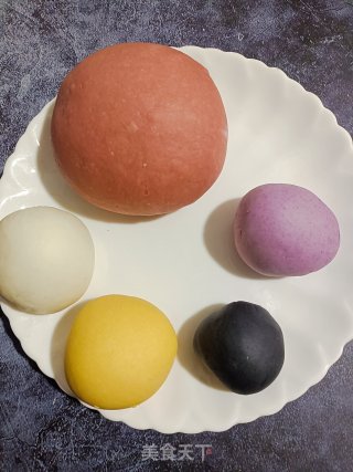 醉狮馒头的做法步调：1