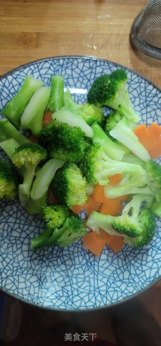 蒜喷鼻虾拌西兰花的做法步调：5