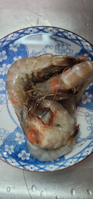 蒜喷鼻虾拌西兰花的做法步调：2