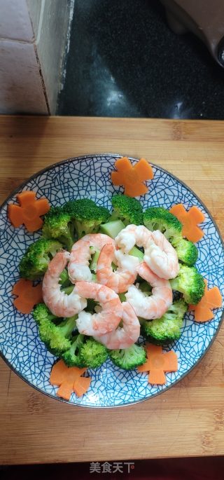 蒜喷鼻虾拌西兰花的做法步调：10