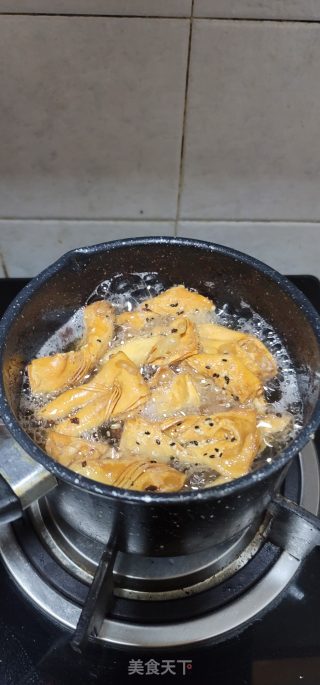 炸云吞皮的做法步调：10