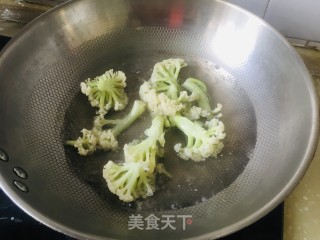 凉拌有机菜花的做法步调：1