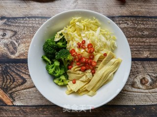 西兰花娃娃菜拌豆腐皮的做法步调：5