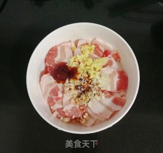 五花肉蒸土豆的做法步调：4