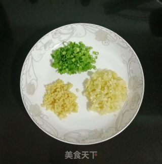 五花肉蒸土豆的做法步调：1