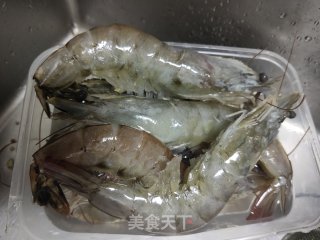 利剑灼年夜虾的做法步调：1