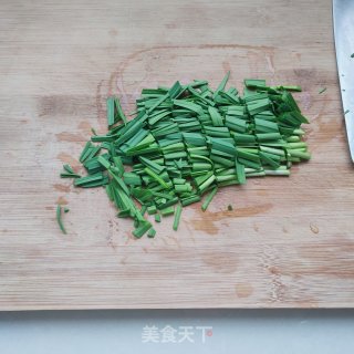 包菜蒜苗鸡蛋饼的做法步调：3