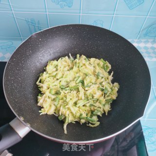 包菜蒜苗鸡蛋饼的做法步调：7