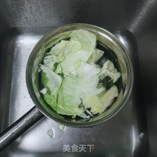 包菜蒜苗鸡蛋饼的做法步调：1