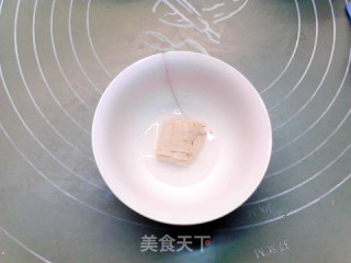 葱喷鼻芥终腊肉披萨的做法步调：2