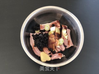 豆豉糯米蒸排骨的做法步调：2