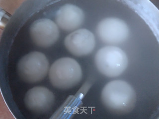花死芝麻蜂蜜汤圆的做法步调：11