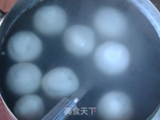 花死芝麻蜂蜜汤圆的做法步调：12