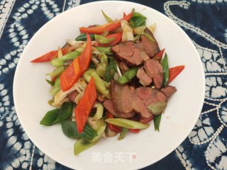 蒜苗炒腊肉的做法步调：13