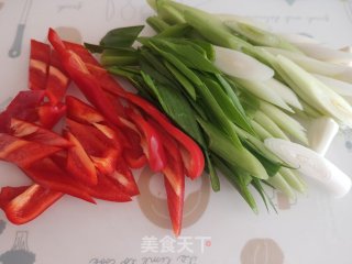 蒜苗炒腊肉的做法步调：5