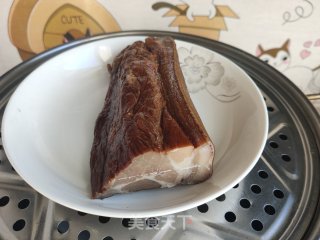 蒜苗炒腊肉的做法步调：1