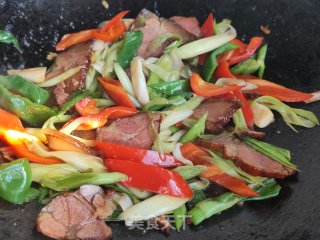 蒜苗炒腊肉的做法步调：11
