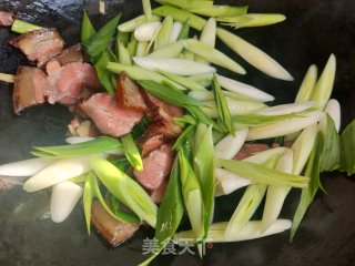 蒜苗炒腊肉的做法步调：8