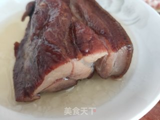 蒜苗炒腊肉的做法步调：2