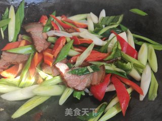 蒜苗炒腊肉的做法步调：9