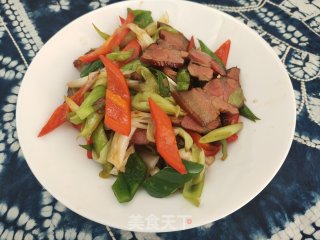 蒜苗炒腊肉的做法步调：14