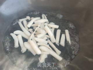 蒜黄海陈菇炒鸡蛋的做法步调：3