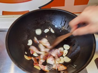 腊肉炒荷兰豆的做法步调：5