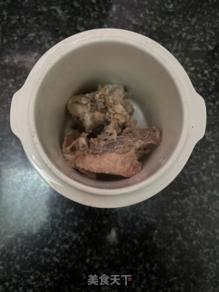 橄榄雪梨炖龙骨的做法步调：4