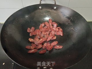 鸡蛋炒广式腊肠的做法步调：4