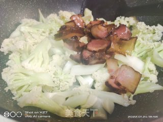 腊肉烧花菜的做法步调：6