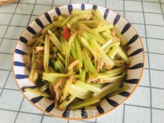 喷鼻芹炒肉丝的做法步调：8