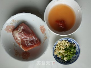 糖醋里脊的做法步调：1