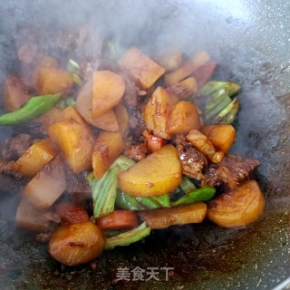 土豆烧牛腩的做法步调：13