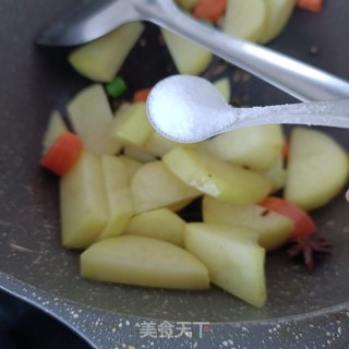 土豆烧牛腩的做法步调：6