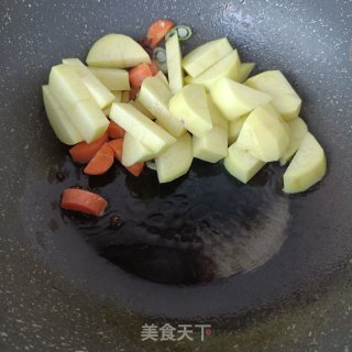 土豆烧牛腩的做法步调：5