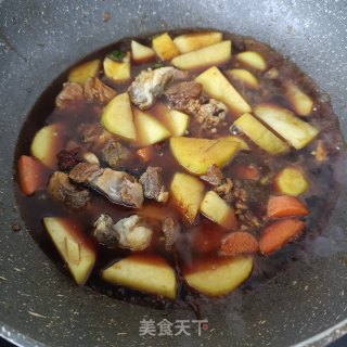 土豆烧牛腩的做法步调：9