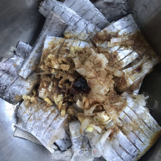 身无分文炸带鱼的做法步调：4