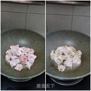 土豆喷鼻菇烧排骨的做法步调：2