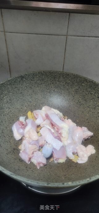 风姜烧酒鸡汤的做法步调：5