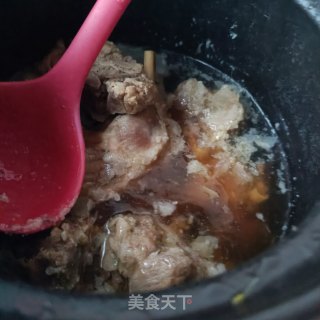 土豆炖排骨的做法步调：3