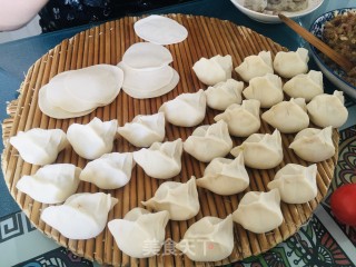 年夜肉玉米虾饺的做法步调：5