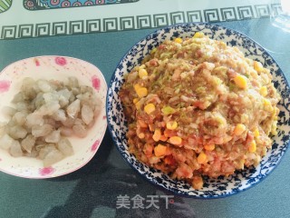 年夜肉玉米虾饺的做法步调：2