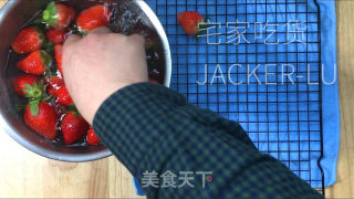 家常草莓酱，天然安康无增加，抹里包，拌酸奶，冲牛奶皆十分好吃。的做法步调：1