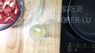 家常草莓酱，天然安康无增加，抹里包，拌酸奶，冲牛奶皆十分好吃。的做法步调：7