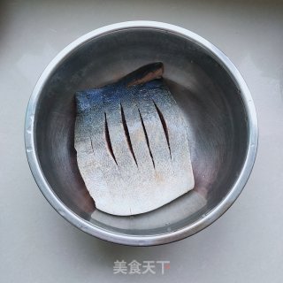 剁椒烧鲅鱼的做法步伐
：1