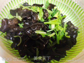 芹菜拌木耳鸡蛋的做法步调：4