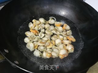 蒜苗炒贝肉的做法步调：3