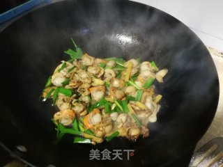 蒜苗炒贝肉的做法步调：6