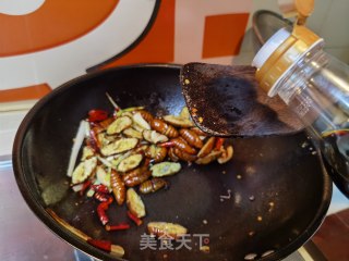 干煸茧蛹的做法步伐
：20