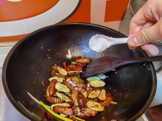 干煸茧蛹的做法步伐
：19